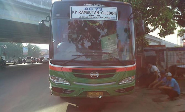 Bus Mayasari Tabrak 3 Mobil dan 2 Motor di Jalan Ciledug Raya 