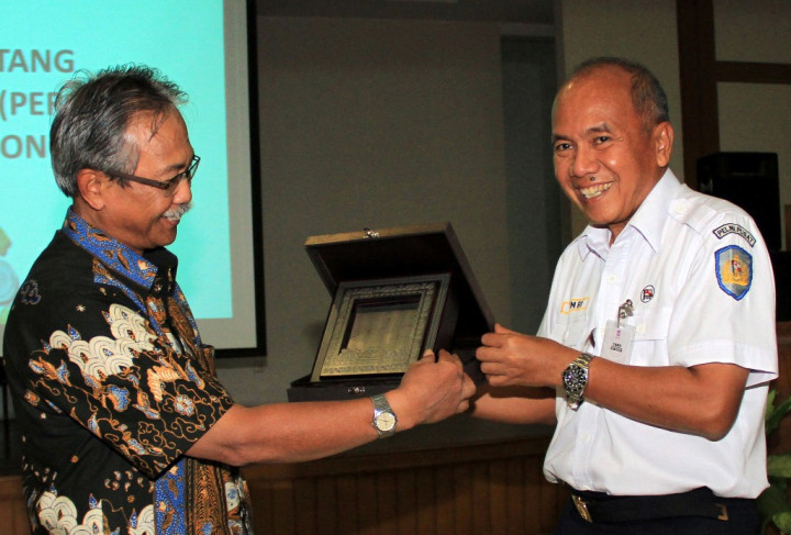 2015, Peruri Turunkan Proyeksi Laba Bersih Jadi Rp275 Miliar