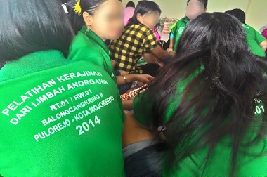 75 PSK Belajar Bikin Kerajinan Tangan