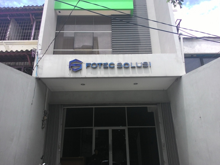 Terkait Buku Rina, Kantor PT Fotec Solusi Dijaga Ketat