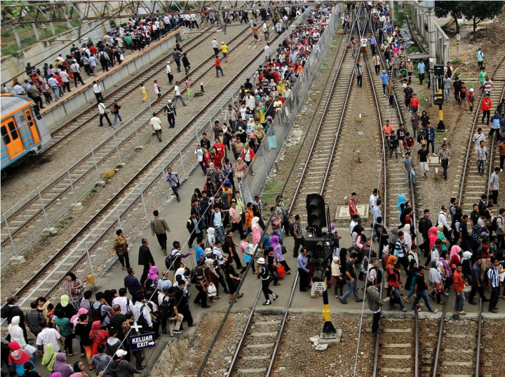 Joget di Rel, Seorang Pria Tewas Ditabrak Kereta Api
