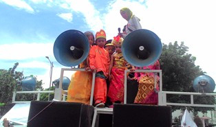 Bacakan Puisi, Anak Kecil Minta Jokowi Tegas Lawan Korupsi