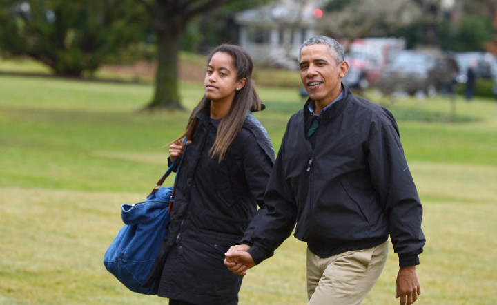 Putri Obama Belajar Menyetir dengan Secret Service