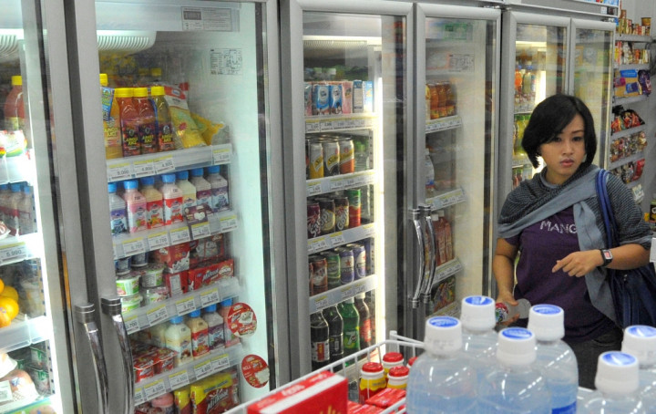 Stiker Berantas Barang Palsu untuk Jamin Minimarket Hanya Jual Barang Asli