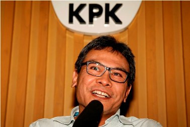 OTT KPK di Bali Sita Uang Pecahan Dollar Singapura  