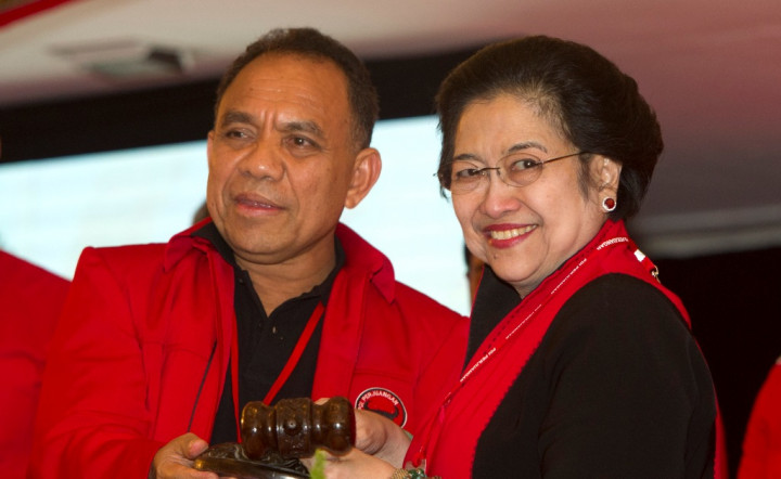 Mega: Kalau <i>Emoh</i> Disebut Petugas Partai, Silakan Keluar!