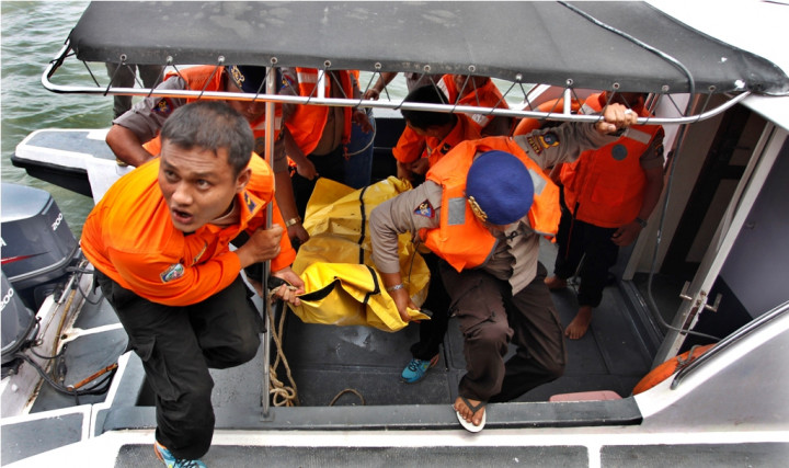 Dua Penumpang KM Kelud Jatuh ke Laut