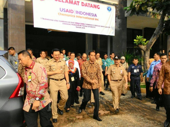 Jokowi Tinjau Pelaksanaan UN di SMK 1 Jakarta  