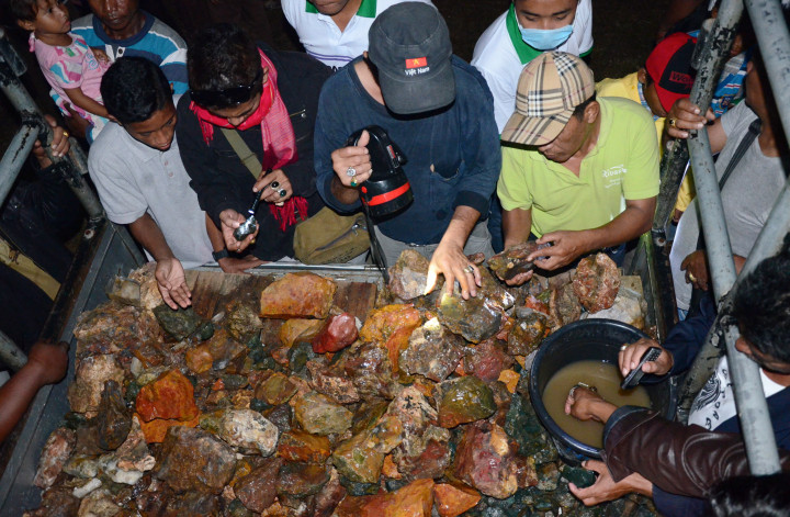 Jadi Batu Akik, Kapak Batu Terancam Punah