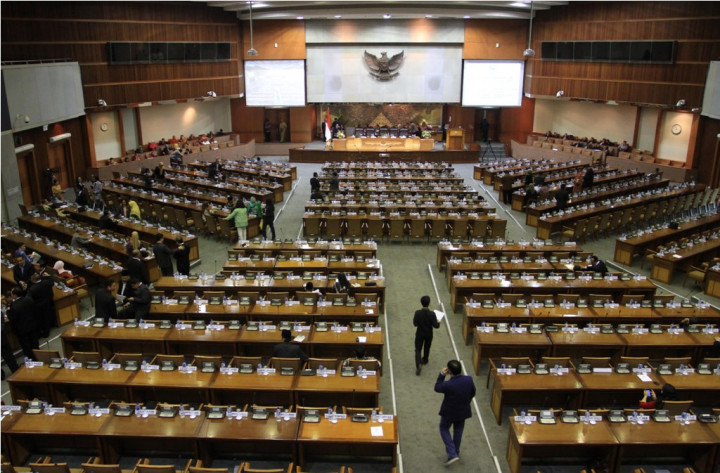 TB Hasanuddin Menolak Wacana Polisi Parlemen