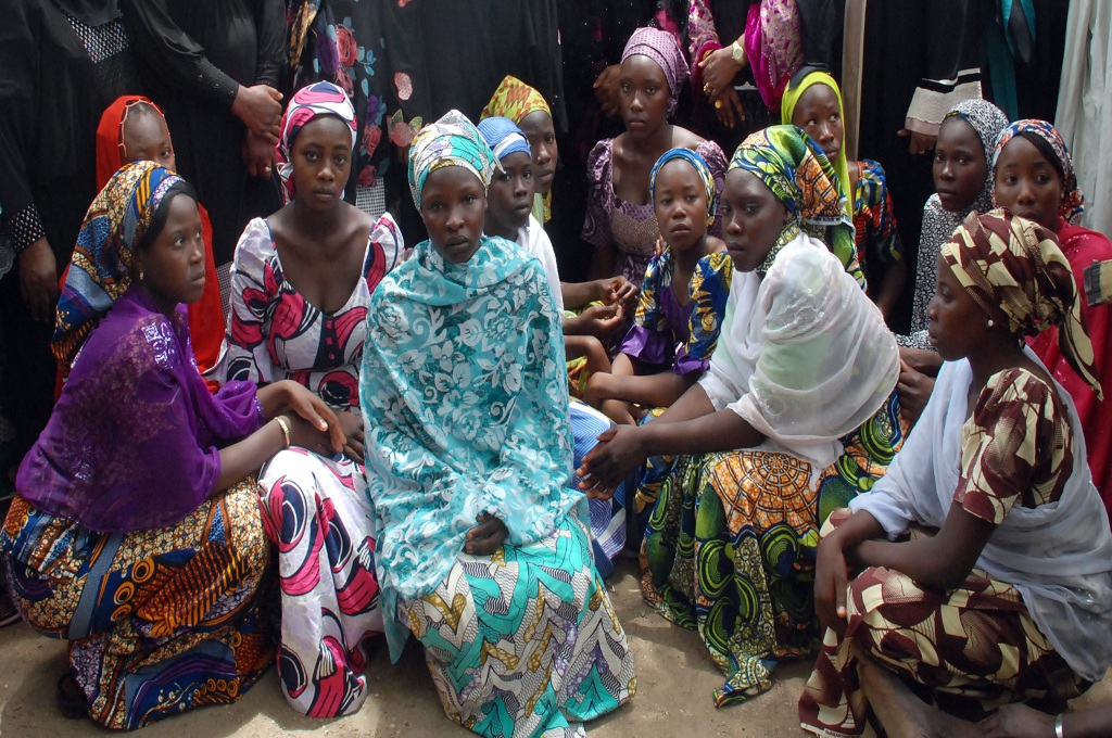 Sekelompok gadis remaja asal Chibok, Nigeria, yang berhasil melarikan diri dari grup ekstremis Boko Haram -- AFP / STR