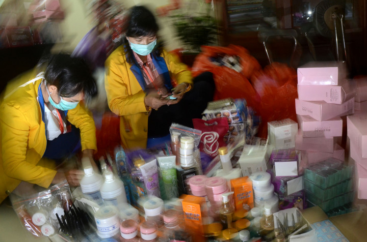 Kosmetik Ilegal Dijual di Pasar Pagi Asemka