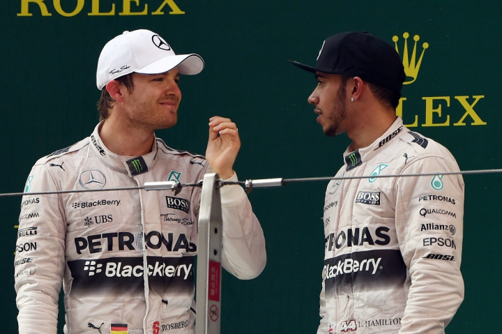 Mercedes Abaikan Hamilton dan Rosberg Bersaing di Lintasan 