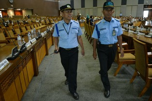 Jimly Sebut Keberadaan Polisi Parlemen Jadikan DPR Kampungan