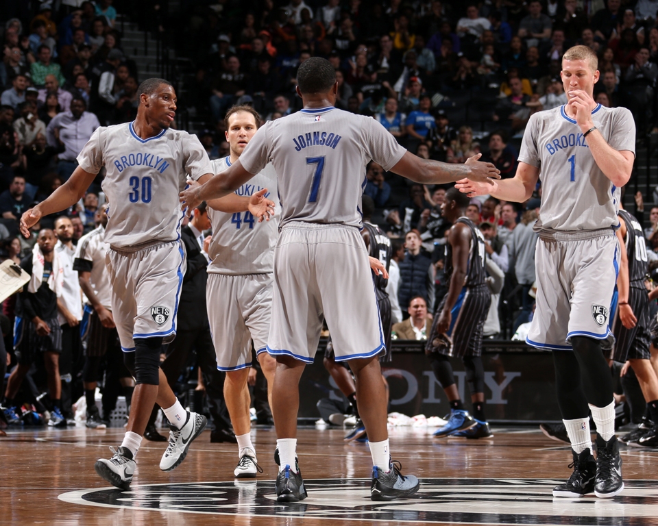 Penggawa Brooklyn Nets merayakan kemenangan. (Foto: AFP/Nathaniel S. Butler)