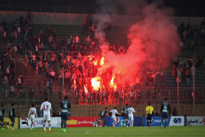 Bonek dan Pendukung Persebaya Versi ISL Bersitegang   