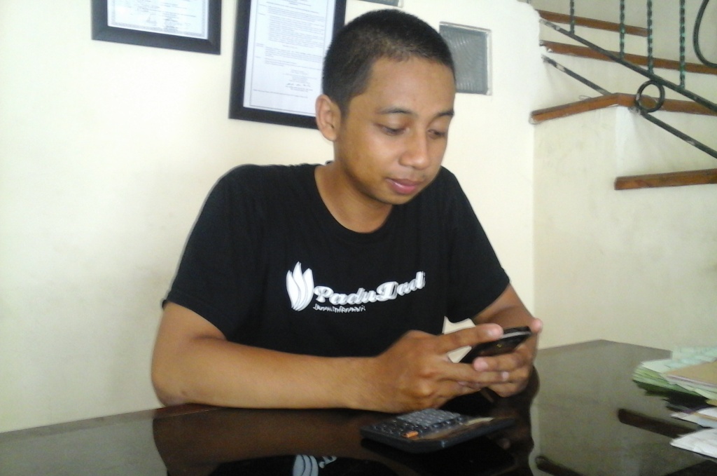 Perjuangan mendapatkan tiket mudik dirasakan oleh M Taufik, warga Astanajapura Cirebon, Jawa Barat. Foto: Ahmad Rofahan