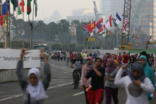 CFD Ditiadakan, Masyarakat Penuhi Monas