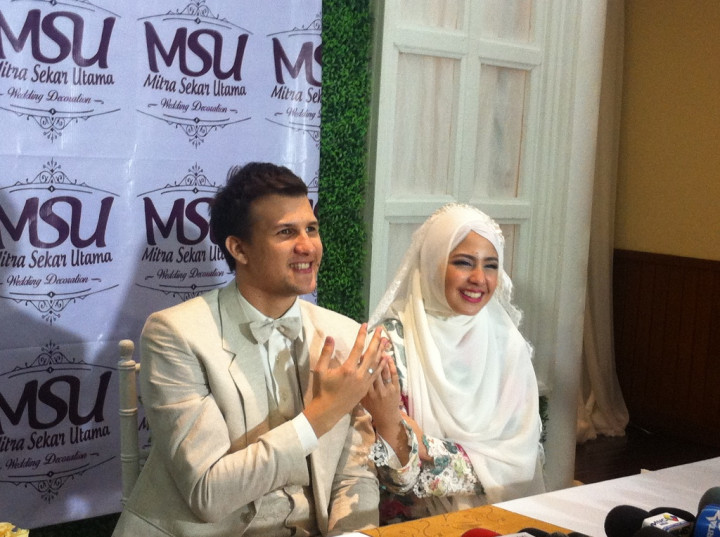 Sahabat Senang Akhirnya Risty dan Stuart Menikah