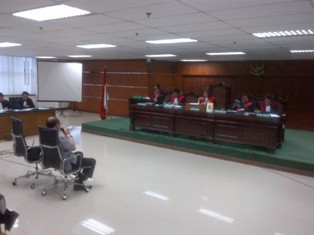 Kuasa Hukum Sutan Minta KPK Seret Anggota Komisi VII Periode 2009-2014