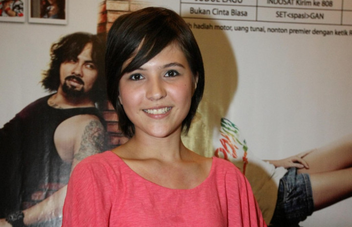 Olivia Jensen Sehari 30 Kali Foto Selfie