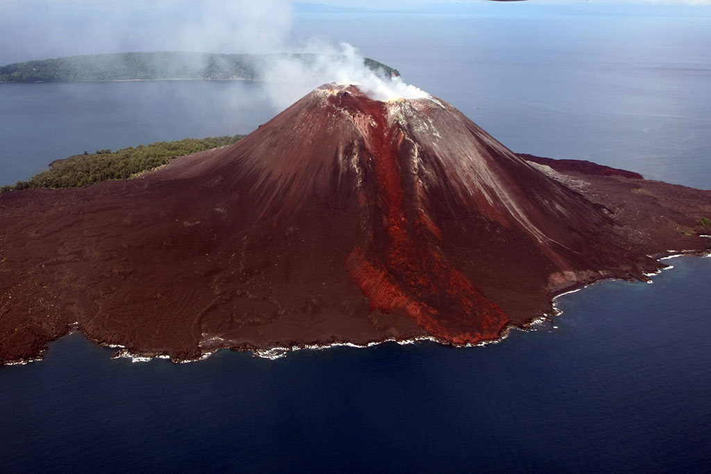 Pesona Gunung Anak Krakatau