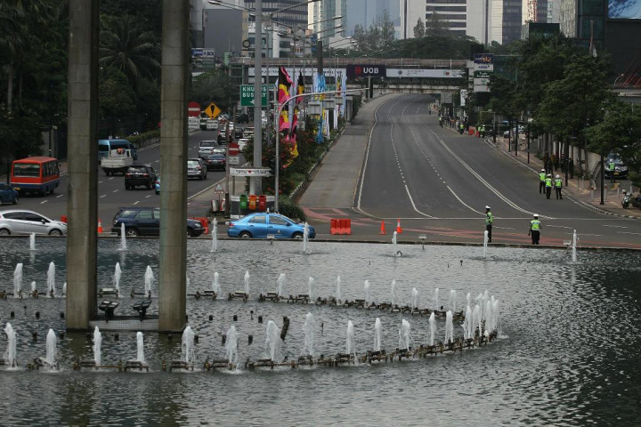 Karyawan Pulang Lebih Cepat, Lalin Jalan Sudirman Mulai Macet