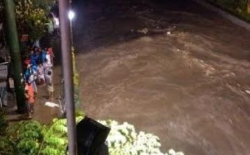 Diguyur Hujan Lebat, Yogyakarta Dikepung Banjir