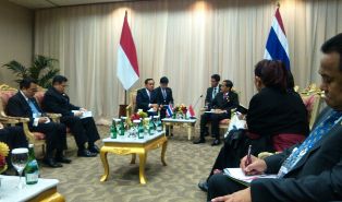 KAA 2015, Jokowi & PM Thailand Bahas <i>Illegal Fishing</i> 