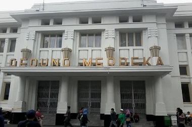 Mulai Petang Ini, Area Sekitar Gedung Merdeka Disterilkan