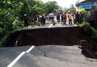 Jembatan Putus, Jalur Sleman-Magelang Dialihkan