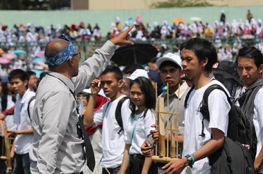 Lebih 100 Tenaga Medis Bersiaga di Pertunjukan Angklung Peringati KAA