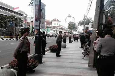 Polisi Gendut Diatur di Sekitar Gedung Merdeka 