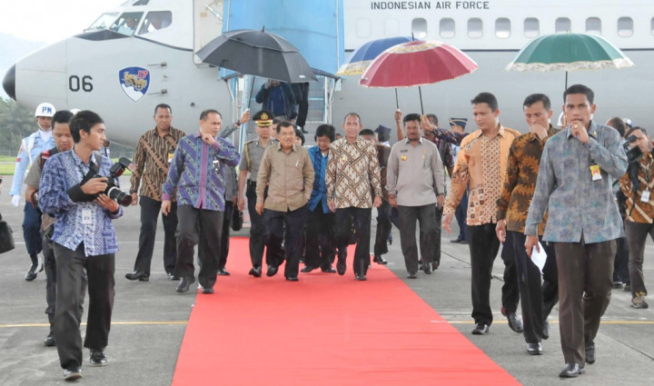 Wapres Jusuf Kalla Tiba di Bandara Husein Sastranegara 