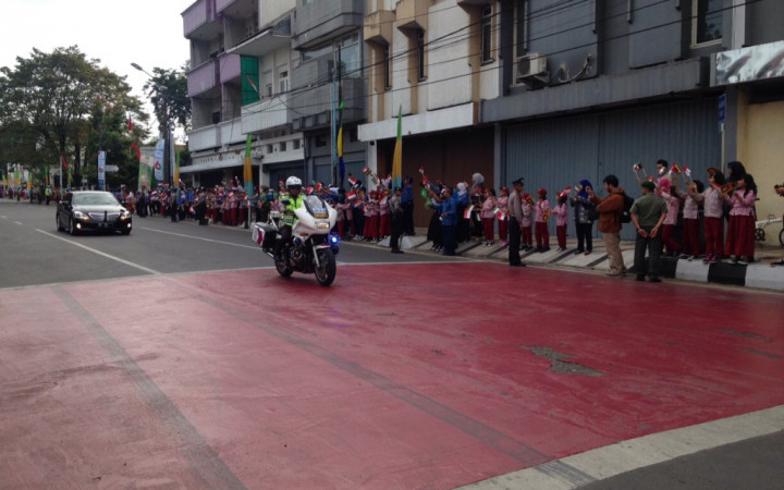 Sambut Delegasi KAA, Ribuan Siswa Nyanyikan Lagu Indonesia Raya   
