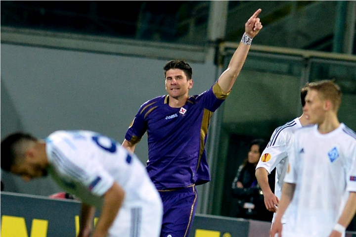 Striker Fiorentina Dedikasikan Kemenangan Untuk Fan