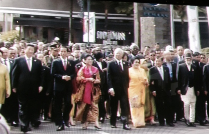 Jokowi bersama Presiden Tiongkok dan PM Malaysia di Urutan Depan  