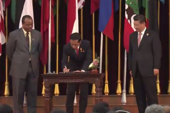 Jokowi, Presiden Tiongkok dan Raja Swaziland Teken Bandung Message 