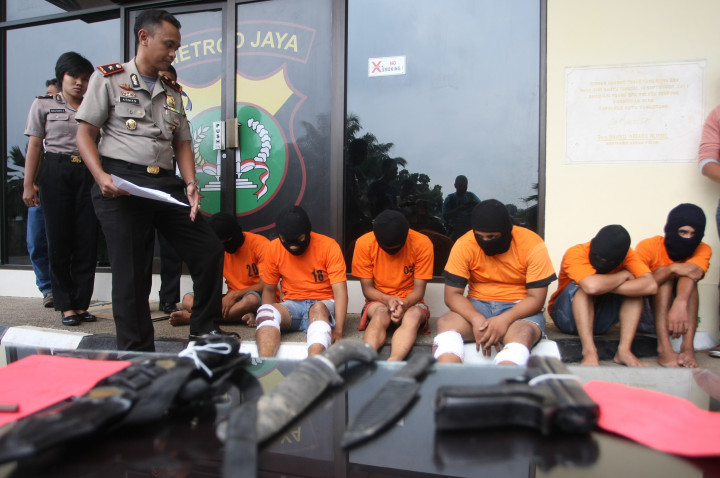 Baku Tembak dengan Polisi di Tamansari, 1 Perampok Tewas