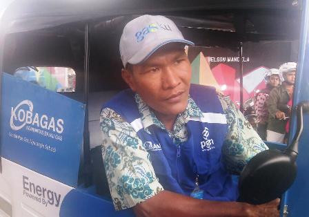 Supir Bajaj Ini Beri Nama Anaknya 