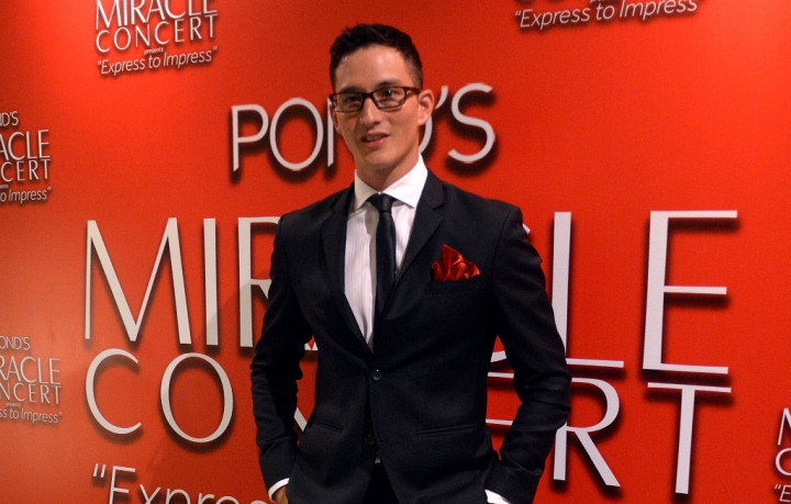 Begini Cara Mike Lewis Pikat Wanita