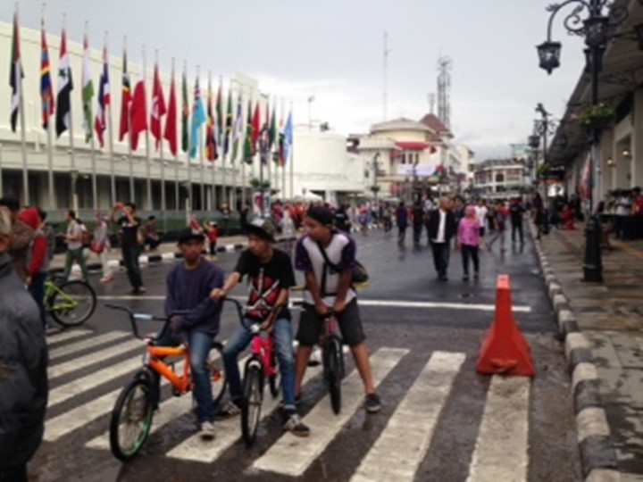 Ring 1 Dibuka, Warga Serbu Jalan Asia Afrika