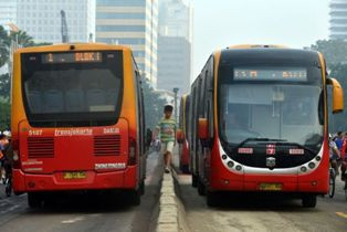 Tunggu Lelang, Tarif Bus TransJakarta Normal