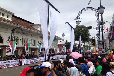 Ribuan Warga Tumpah Ruah di Jalan Asia Afrika