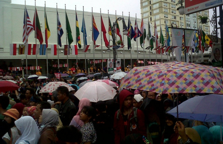 Parade Karnaval Diguyur Hujan, Antusias Warga Tetap Tinggi