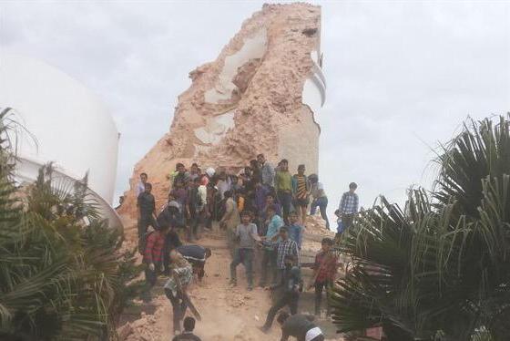 Gempa Sebabkan Monumen Kebanggaan Nepal Luluh Lantak 