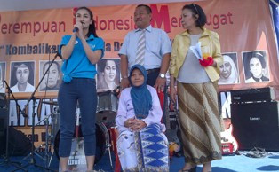 Ucapkan Terima Kasih, Nenek Asyani Muncul  di CFD