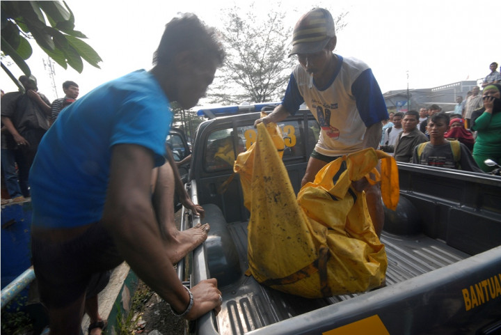 Mayat Lelaki dengan Tangan Terikat Ditemukan di Tol Cikarang