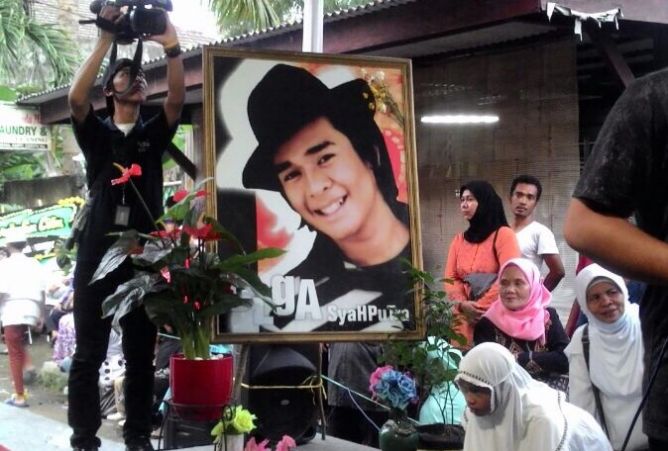 Keluarga dan Penggemar Kenang Sebulan Kepergian Olga Syahputra    