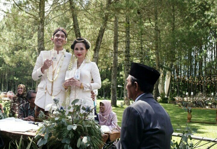 Emas 5 gram dan Alat Shalat Jadi Mas Kawin Pernikahan Andien